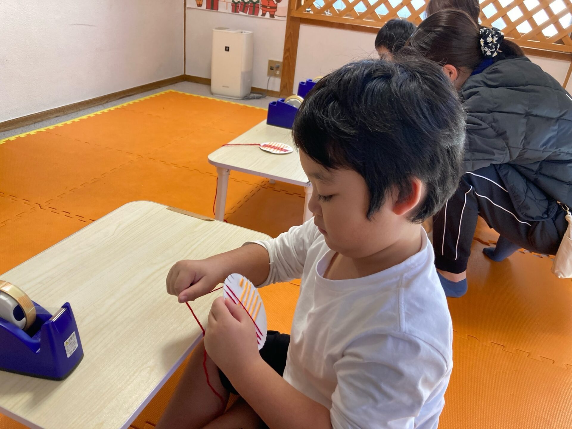 11月18日(月)  まきまきリンゴ制作