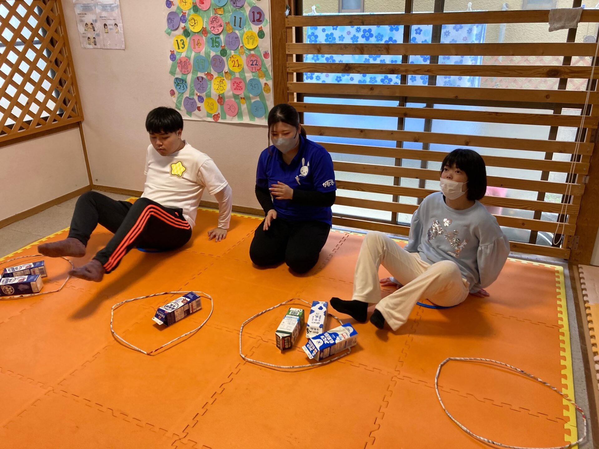 12月5日(木)  はさんで運ぼう