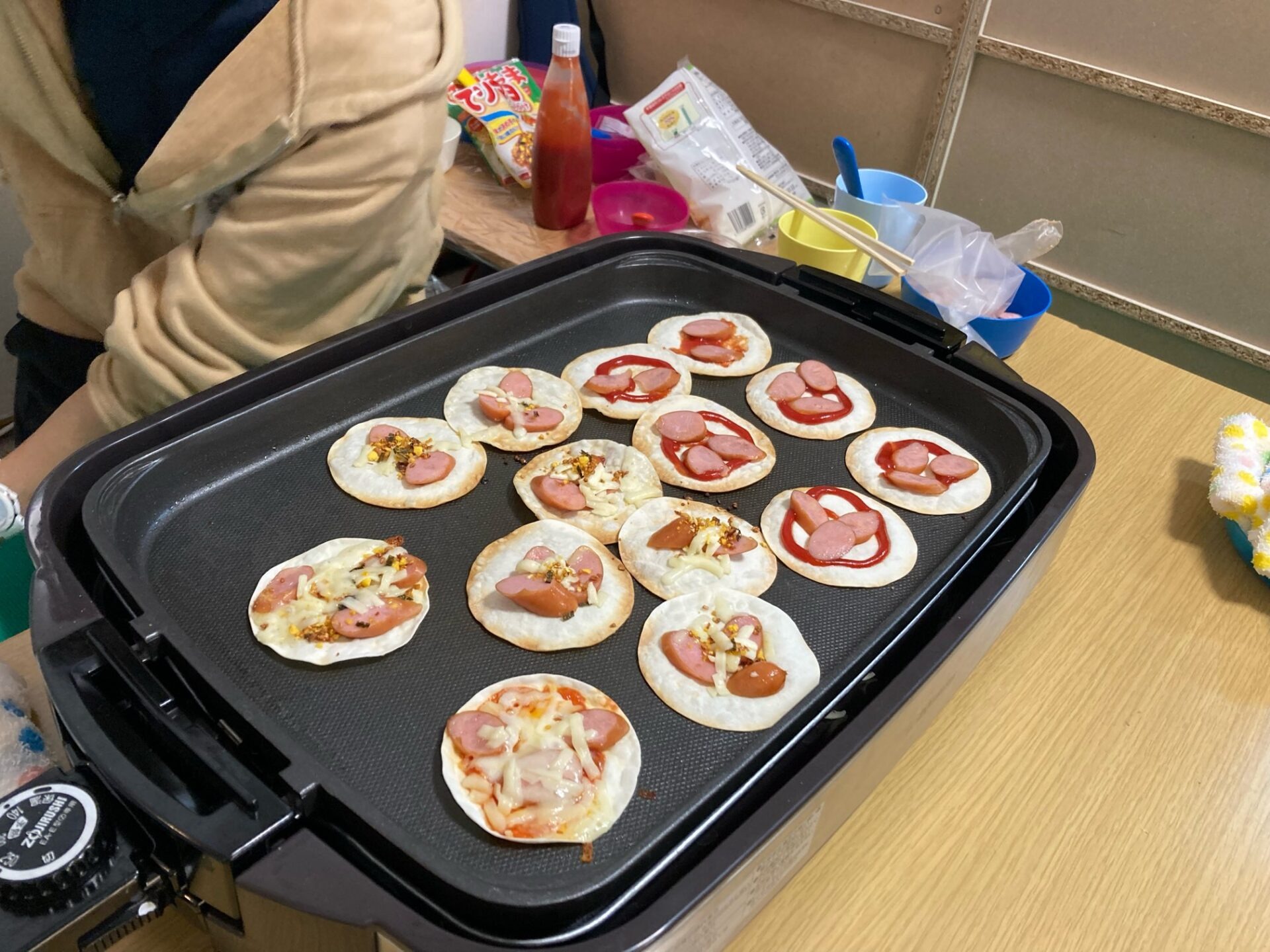 11月8日(水)  餃子ピザ作り