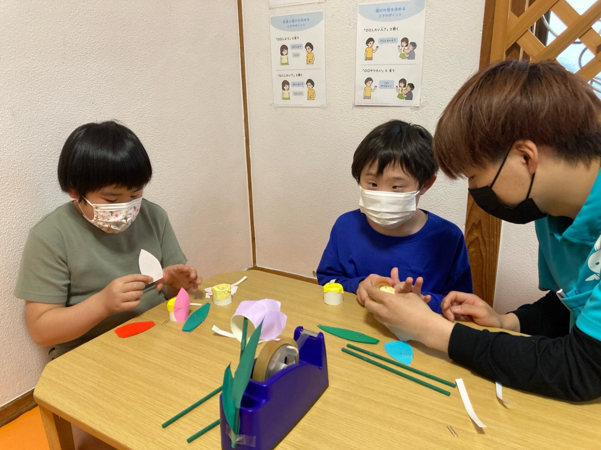 4月18日(月)  チューリップ制作