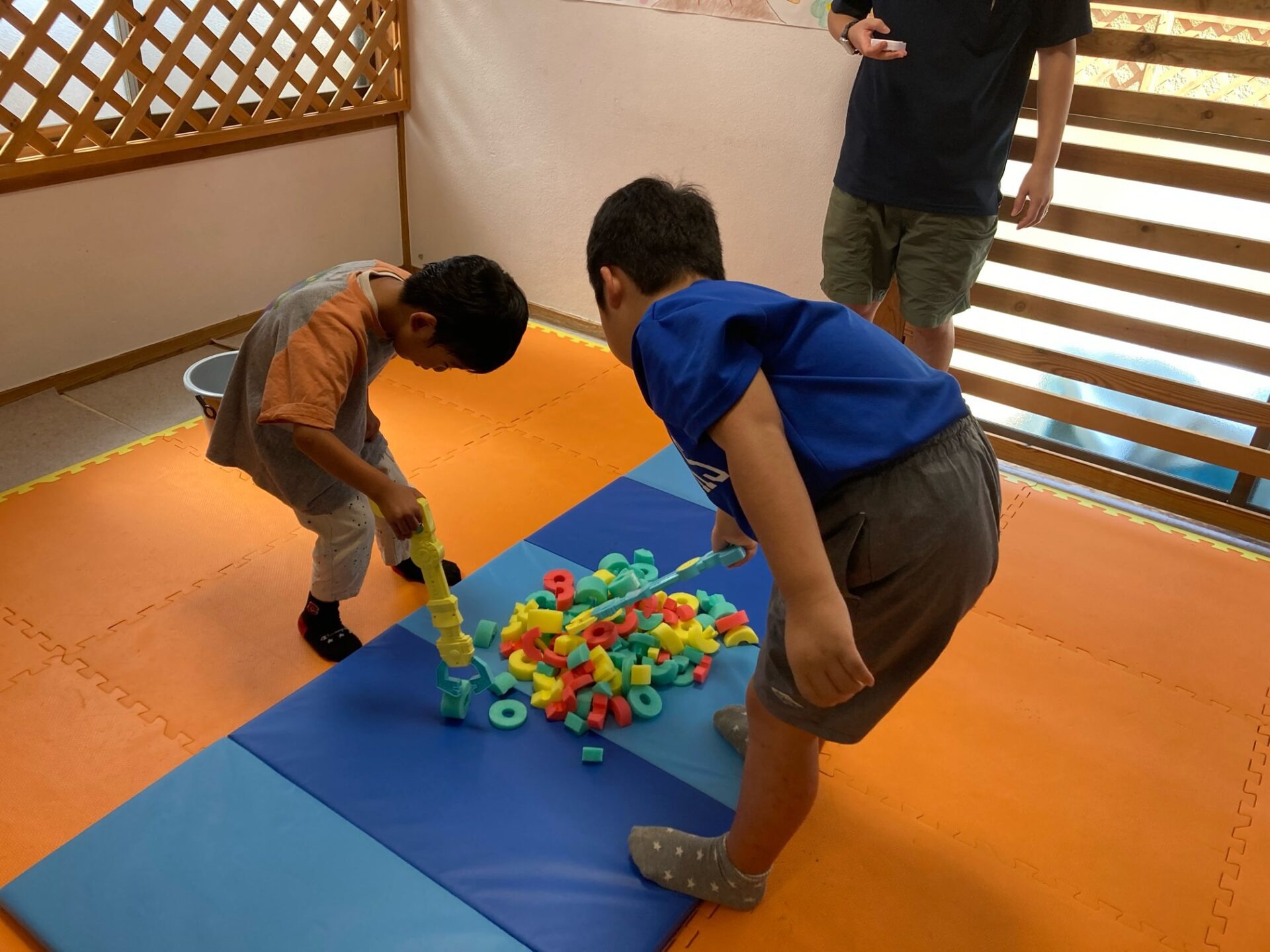 9月11日(水)  スポンジはさみゲーム