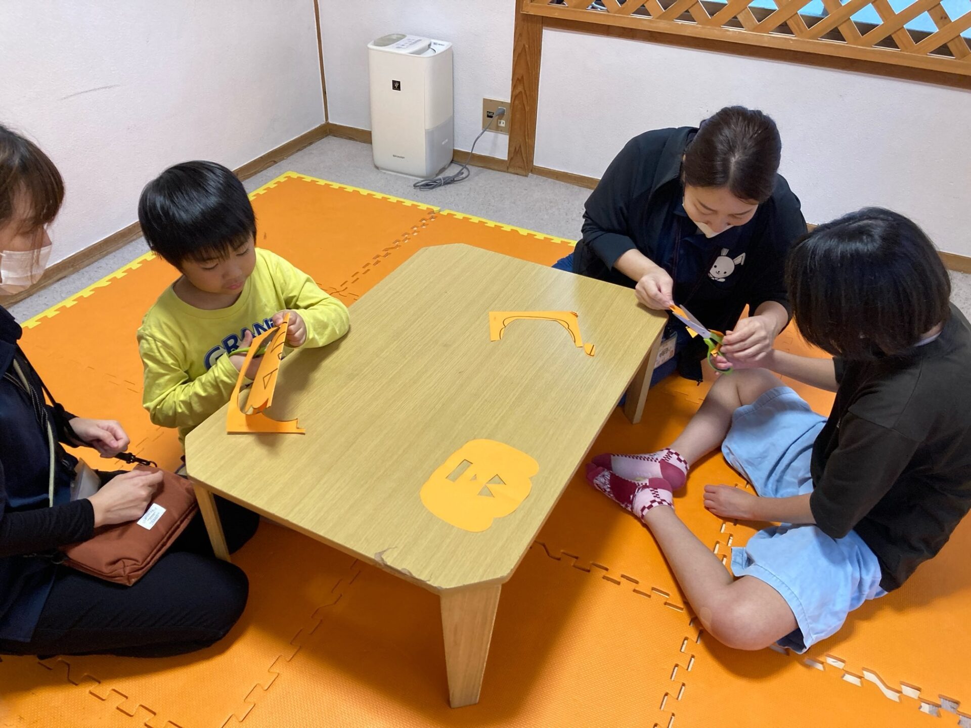 10月21日(月)  ハロウィン切り絵制作