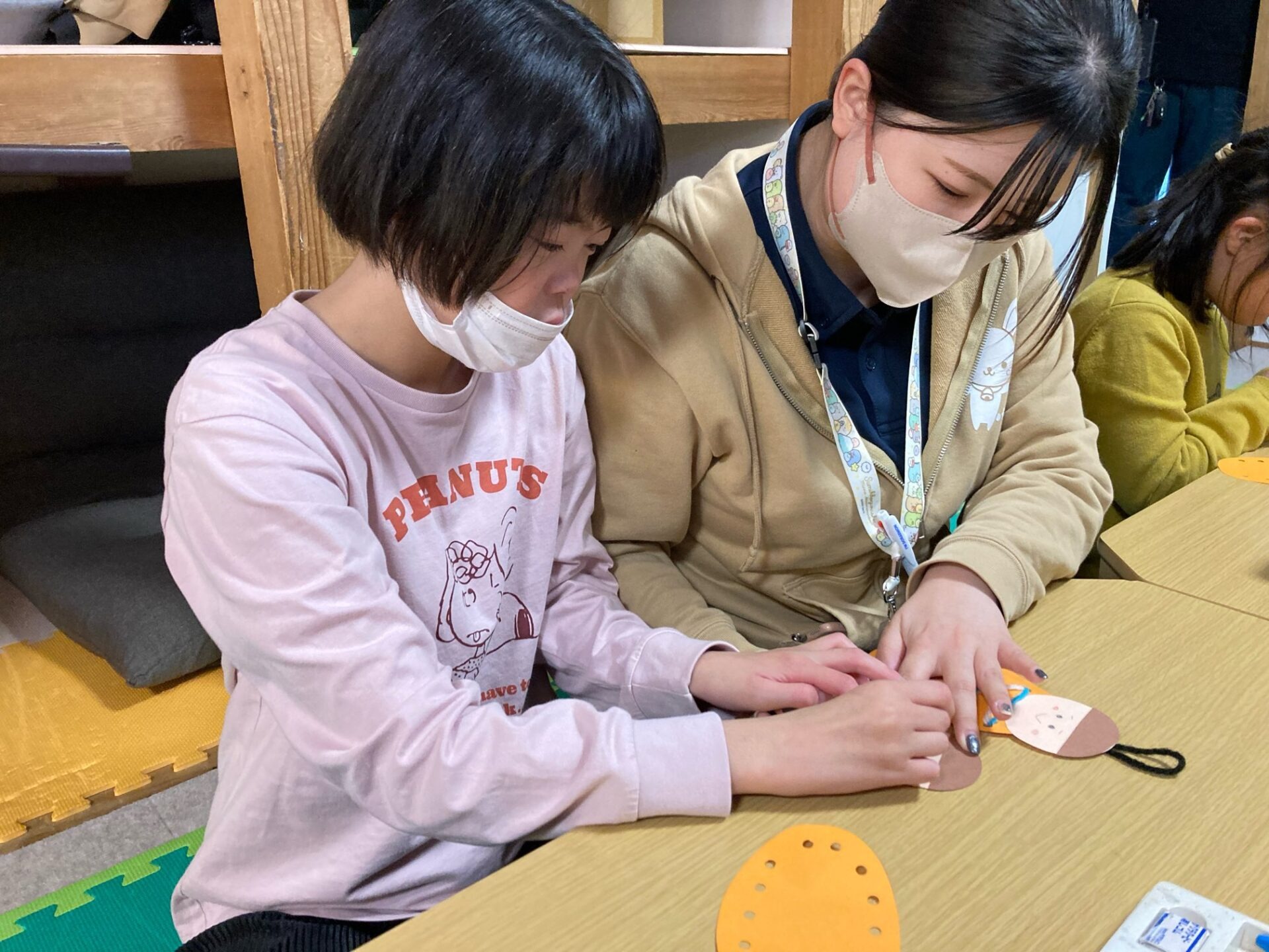 11月20日(月)  毛糸でミノムシ制作