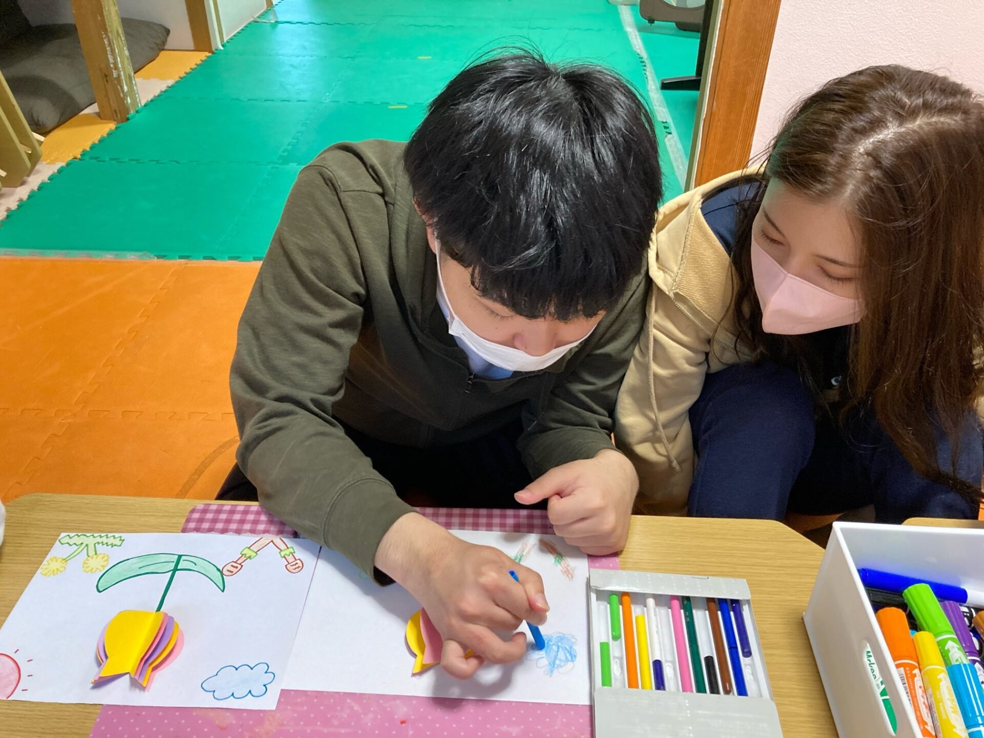 4月25日(火)  チューリップ制作