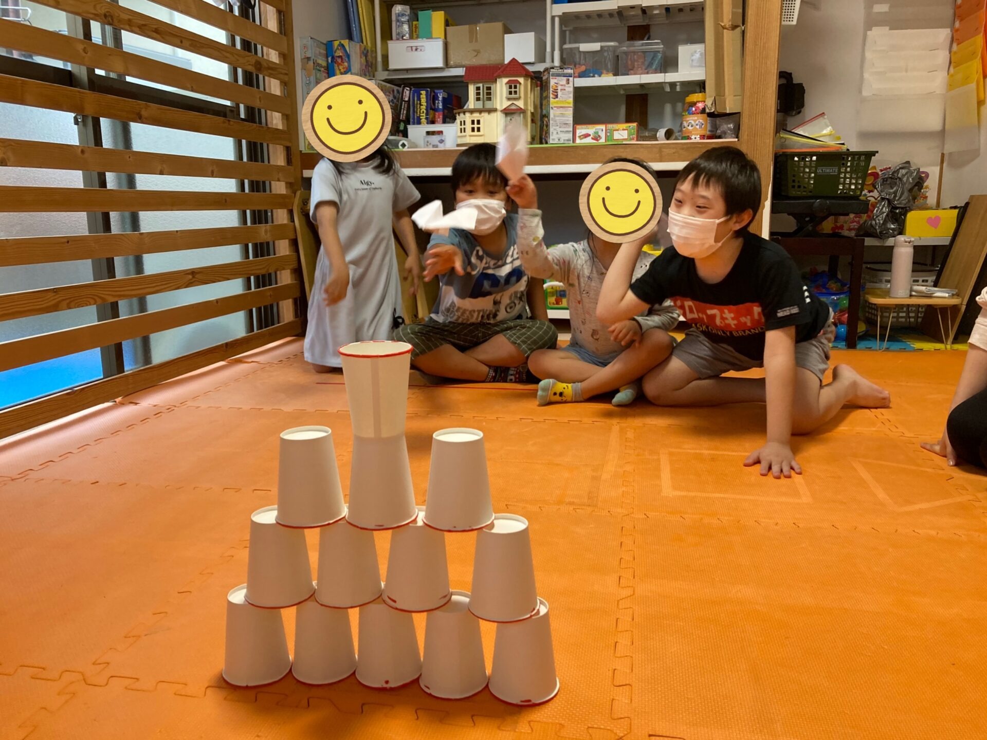 6月14日(火)  紙飛行機で狙え！紙コップタワー