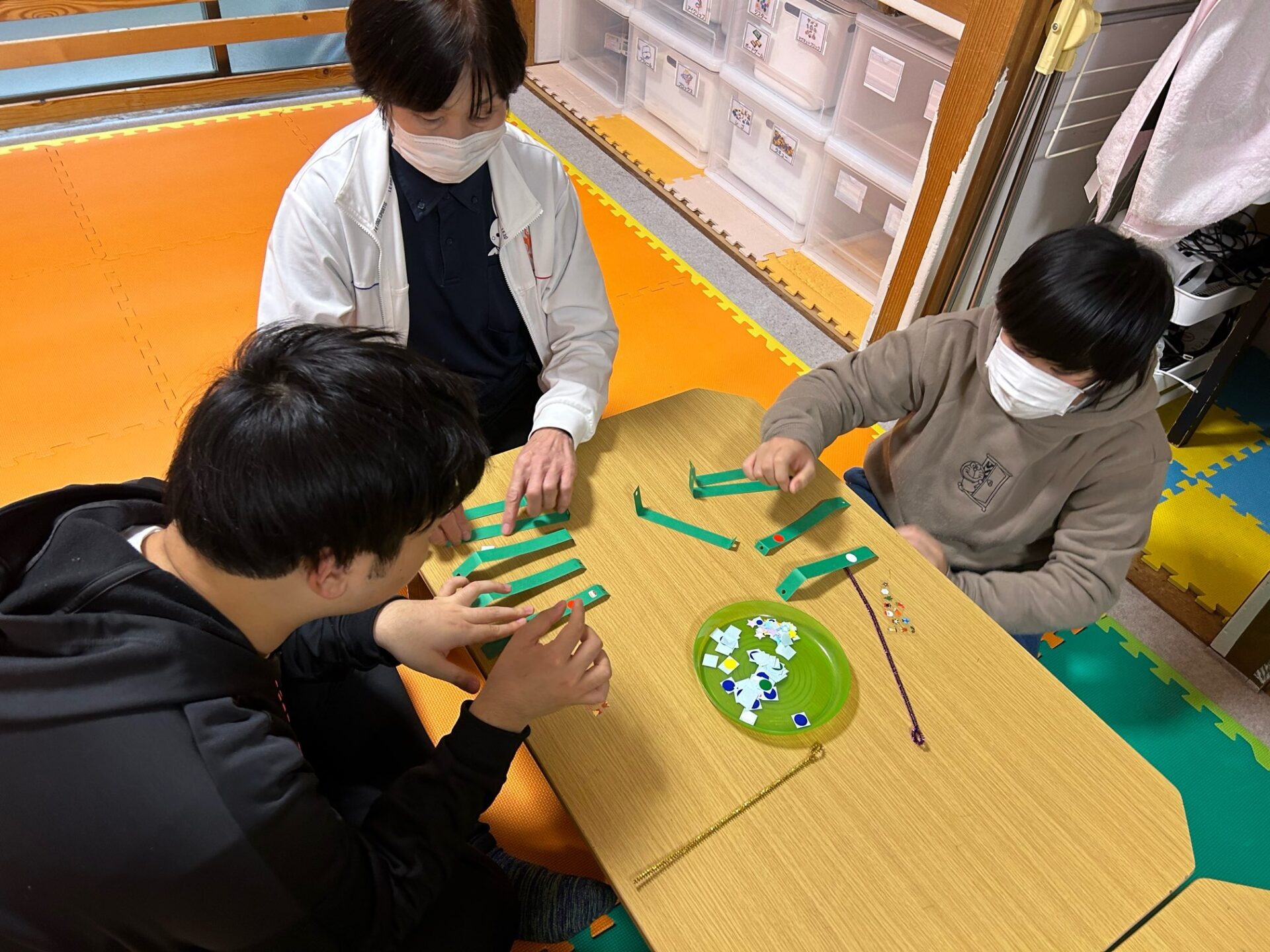 12月19日(火)  クリスマスツリー制作