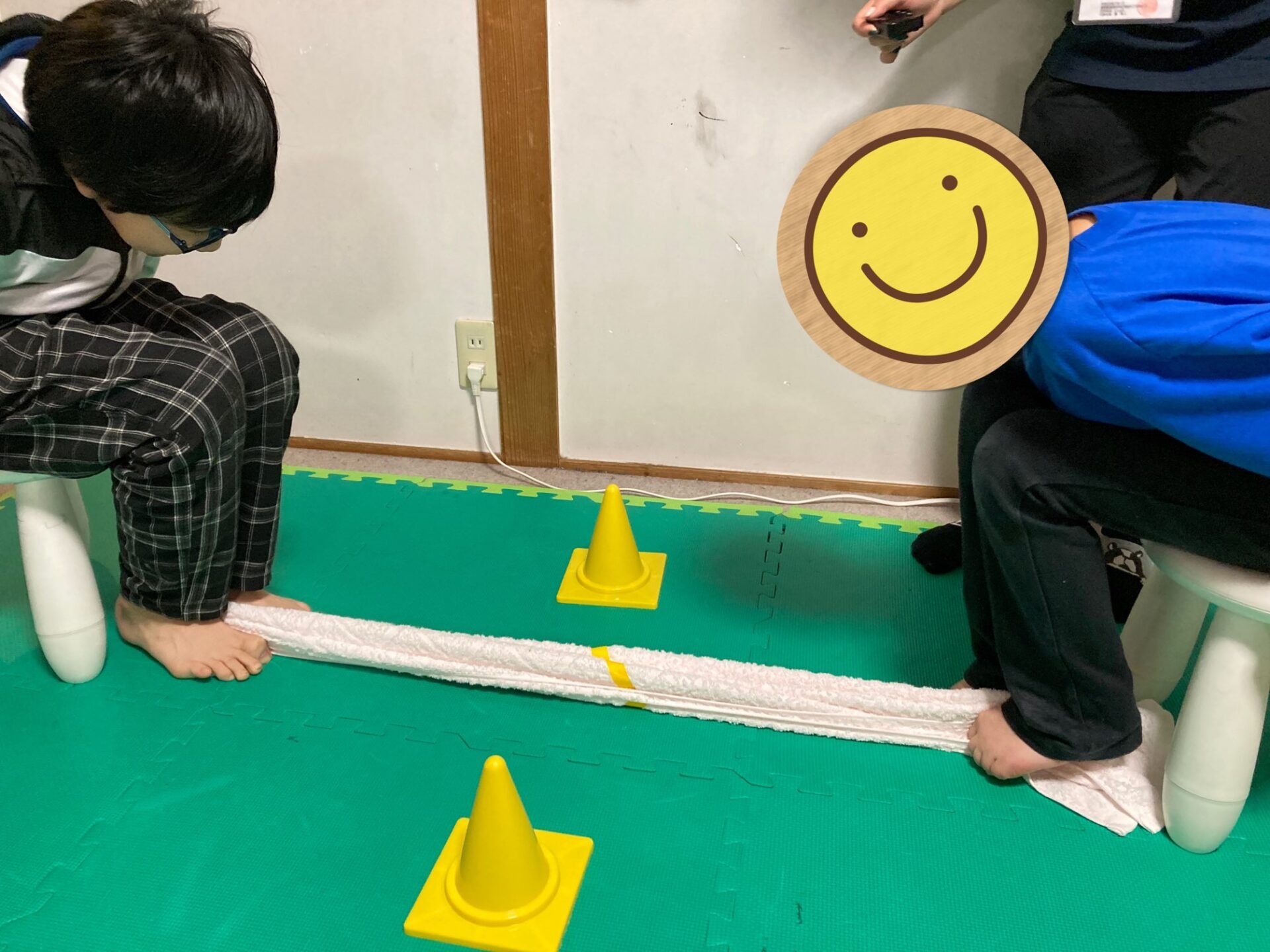 4月22日(月)  足裏綱引き