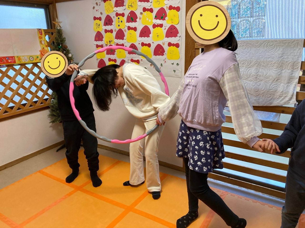 12月18日(木)  フラフープくぐり