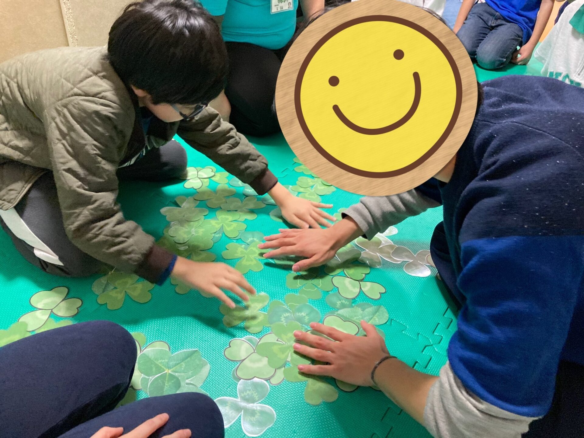 4月16日(火)  四つ葉のクローバー探し