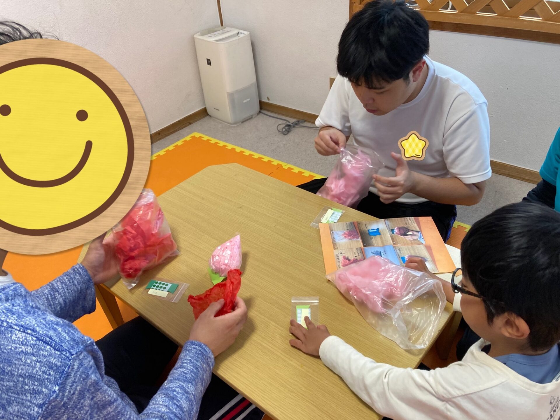 4月24日(水)  ぷっくりビニールいちご制作