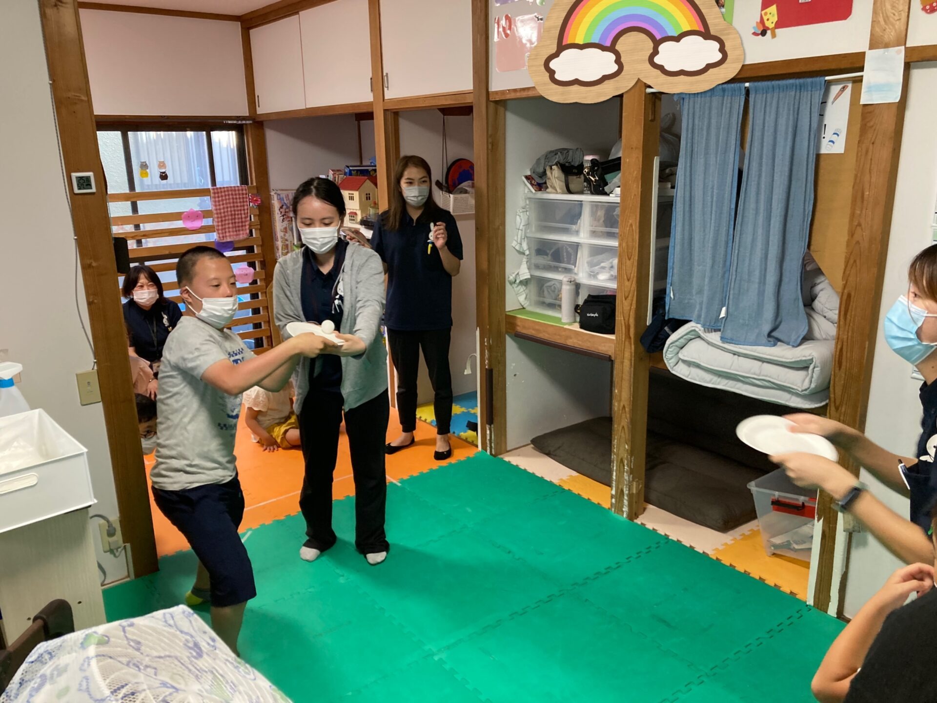 10月15日(金)  紙皿リレー