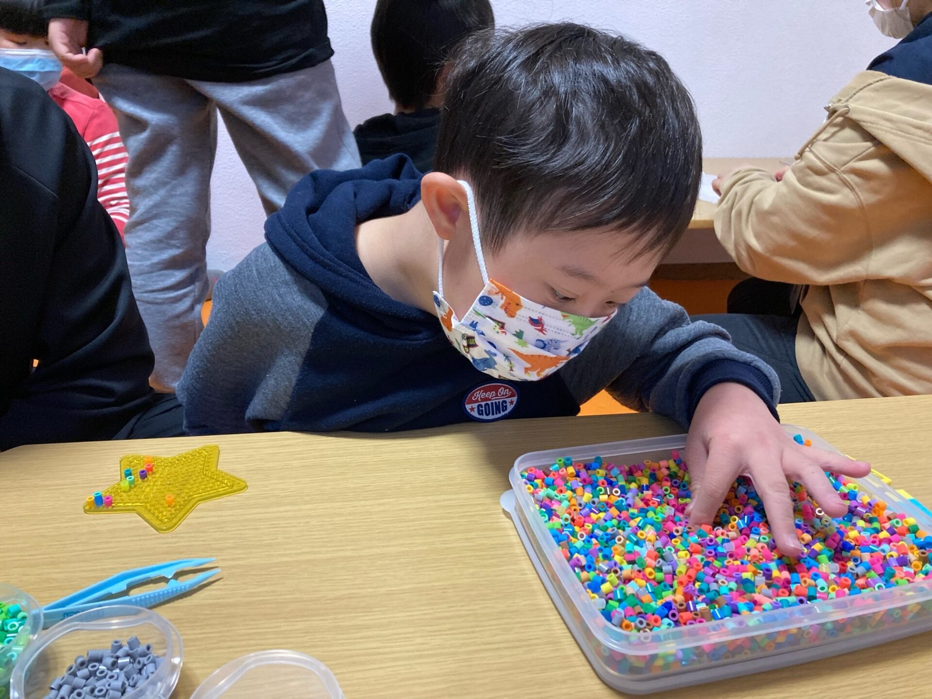 12月1日(水)  アイロンビーズ制作