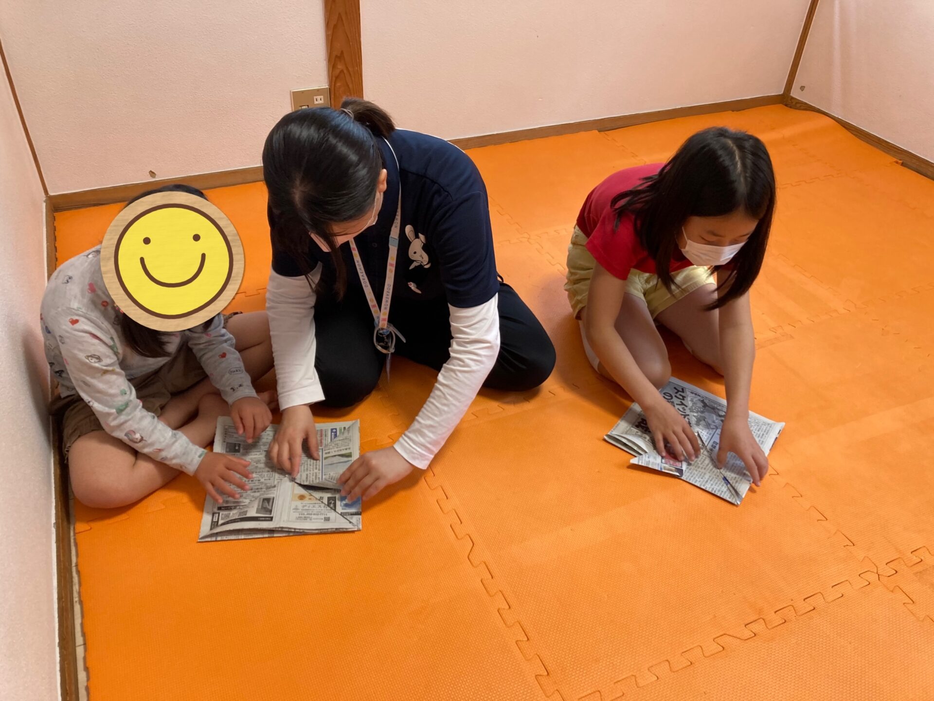 5月11日(水)  新聞紙かぶと制作