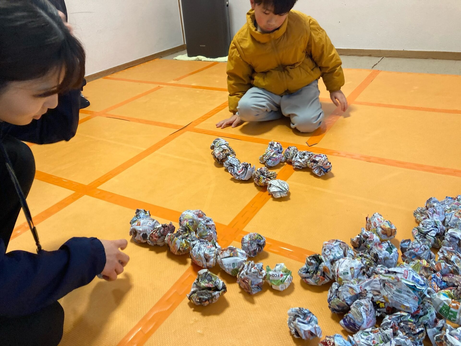 2月6日(金)  新聞紙で文字を作れ！