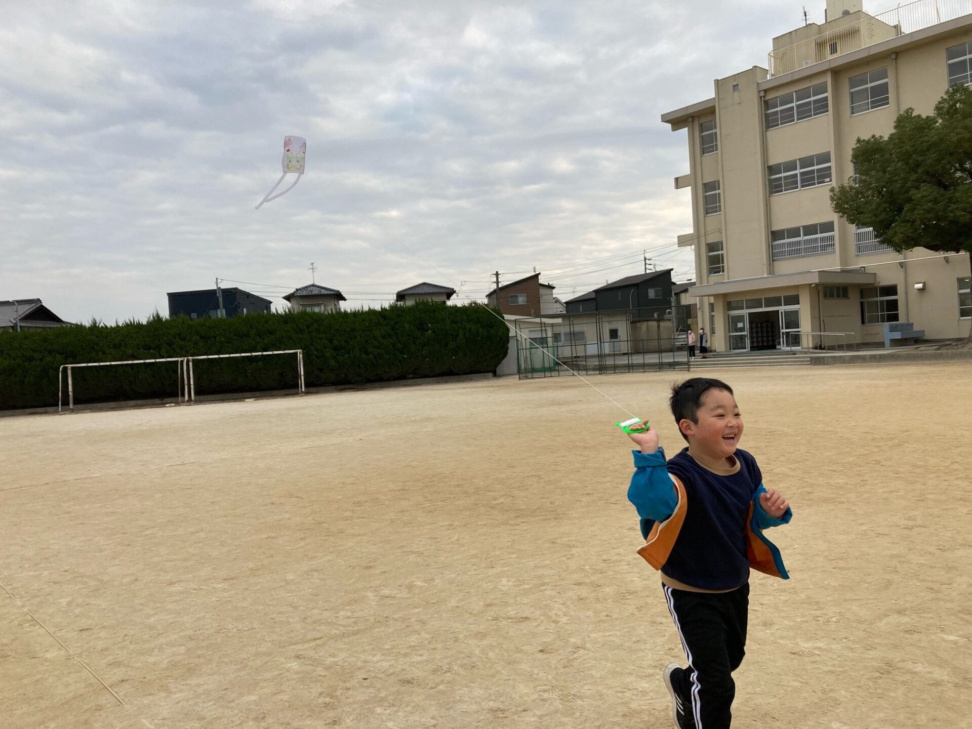 1月9日(火)  凧作り