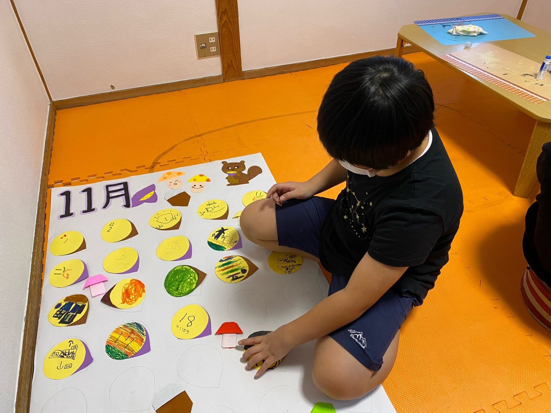 10月26日(水)  11月のカレンダー制作