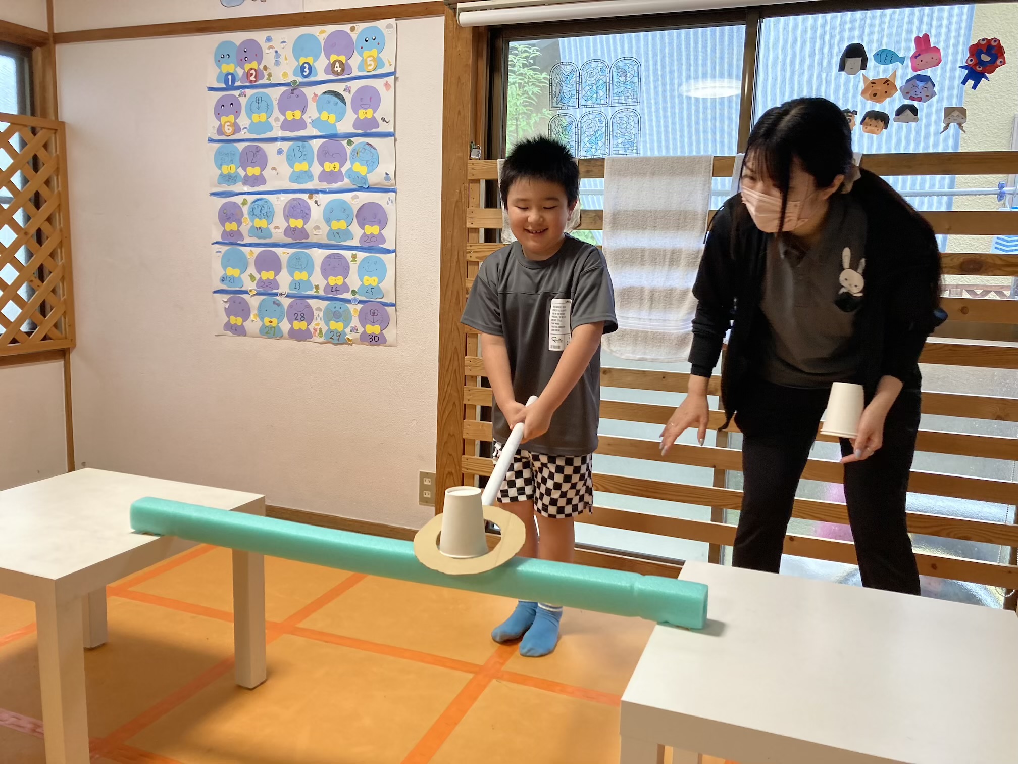 6月4日(木)  紙コップ渡り