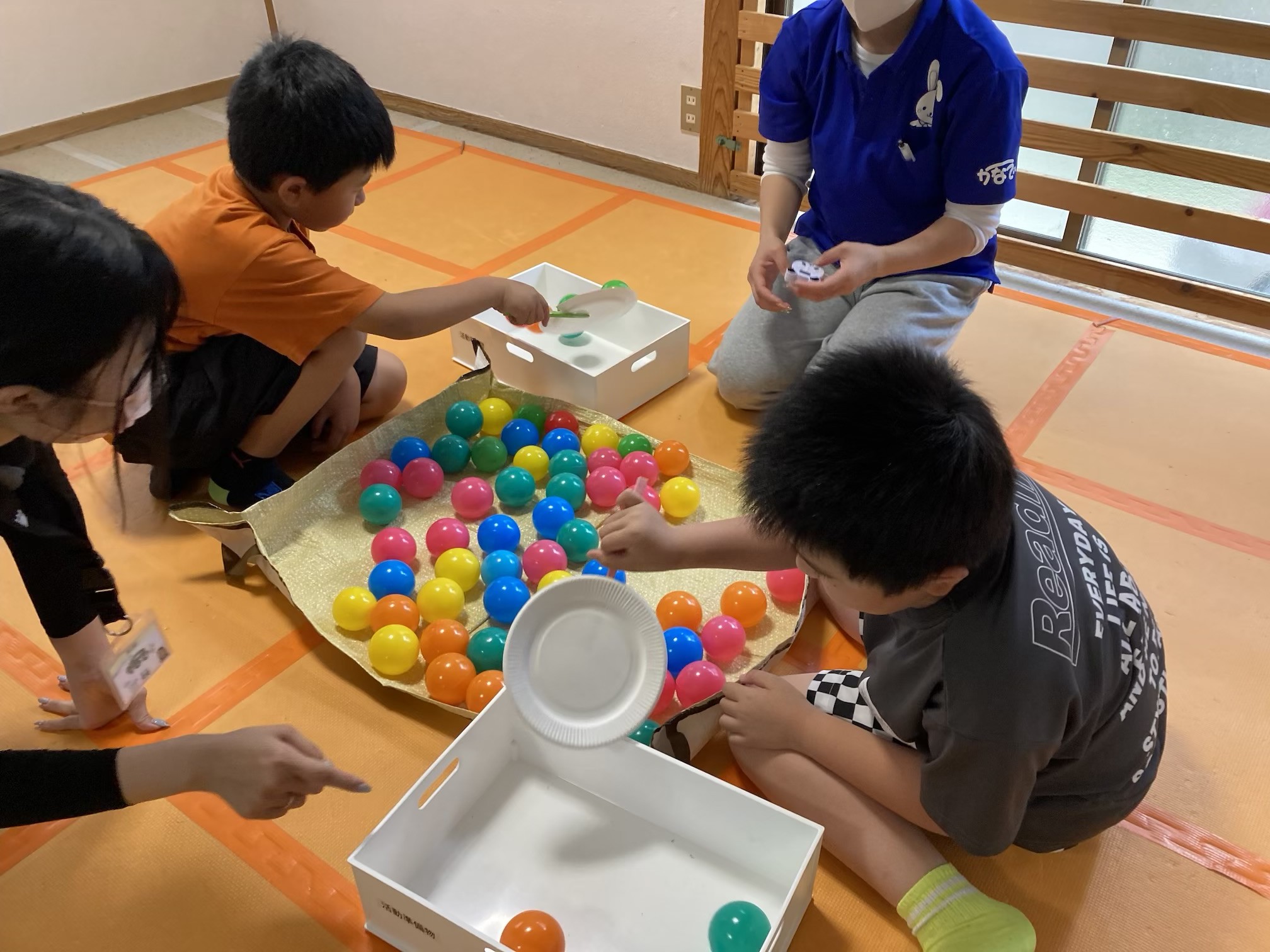6月18日(木)  うちわで何個取れるかな？
